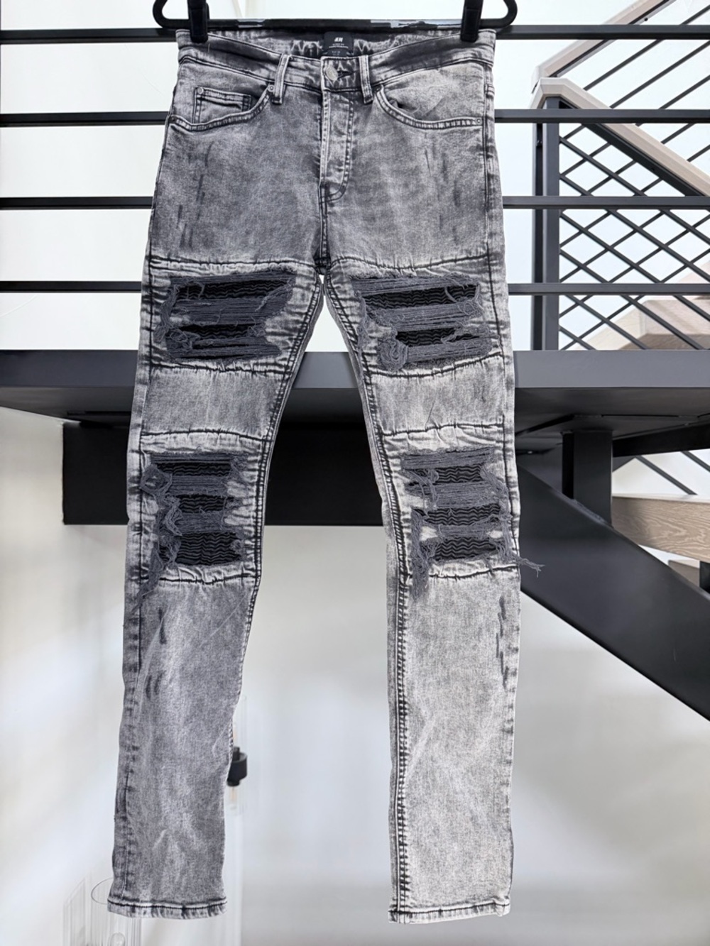 H&M Men’s New Grey Acid-Wash Skinny Jeans with Black Distressed Panels size 30